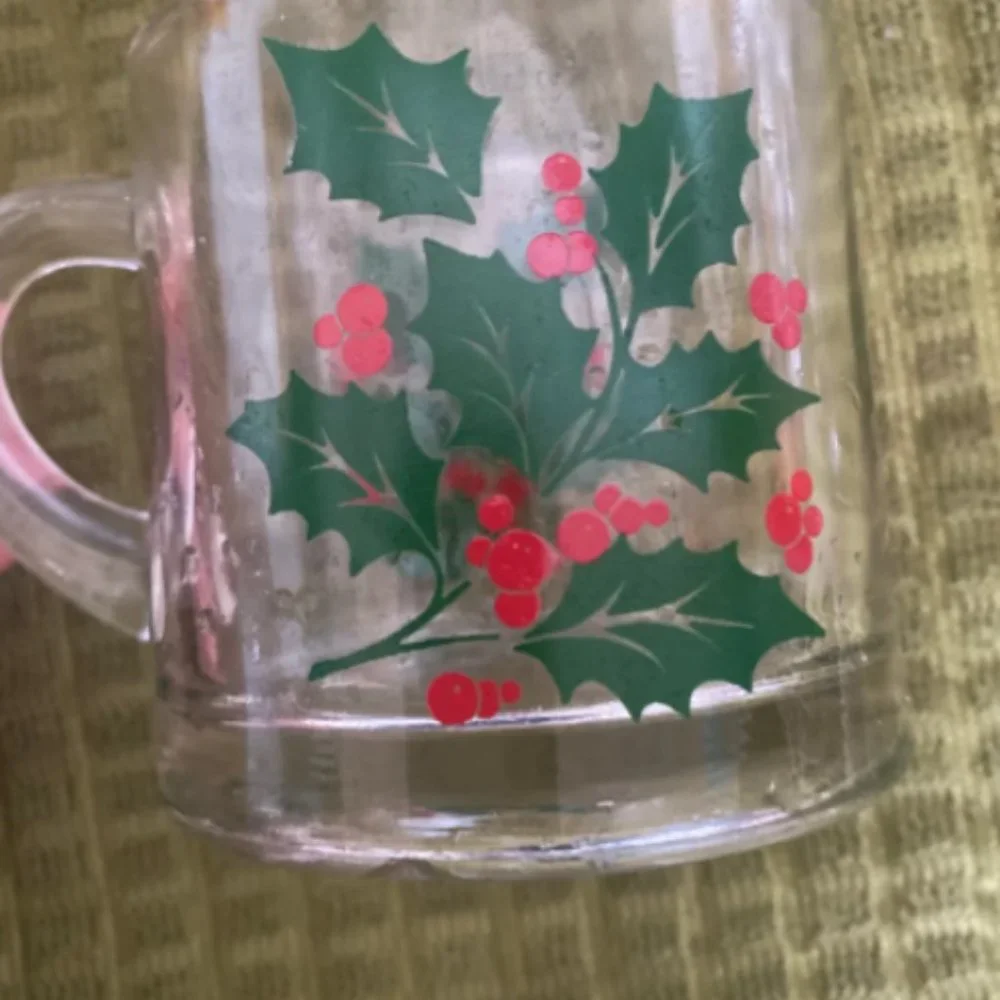 Christmas Holly Berry glass cups by Indiana Glass - Picture 5 of 5